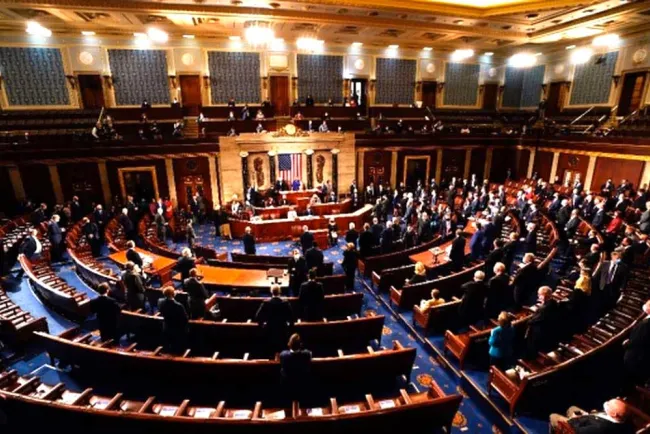 Toma receso Congreso de EU ante posible cese de pagos