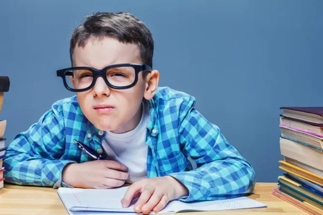 Avisan de problemas visuales en niños por aparatos electrónicos