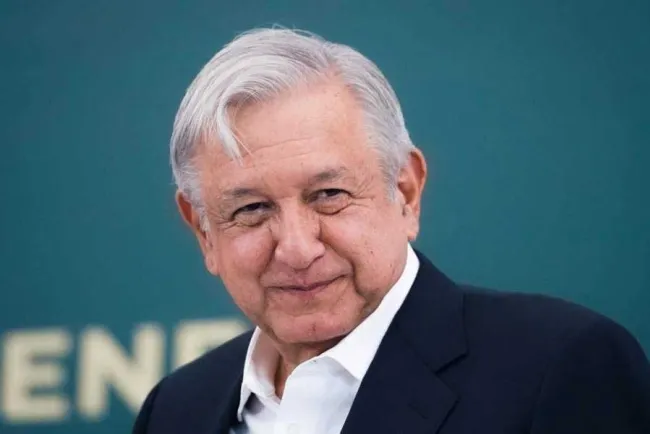 Confirma AMLO que recibe pensión de adulto mayor