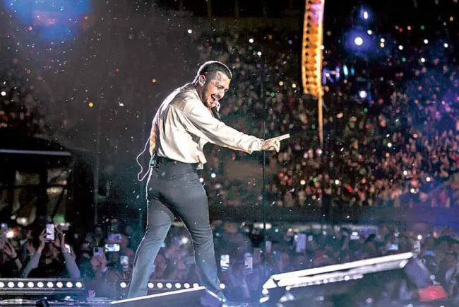 Christian Nodal se roba el corazón de los capitalinos