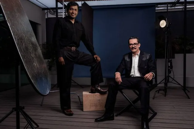 Tenoch Huerta y Manolo Caro juntos en “Fiesta en la Madriguera”