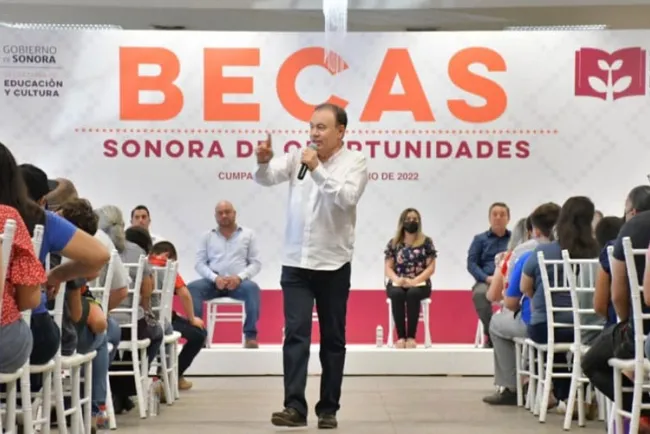 Aprueban elevar a derecho constitucional las becas a estudiantes
