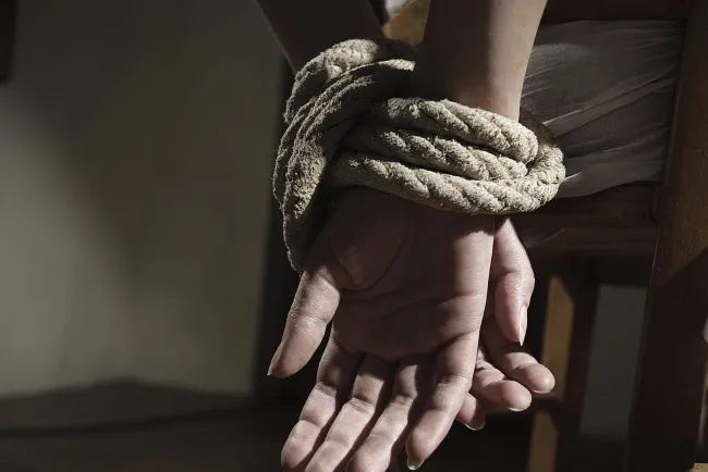 Secuestran a extranjero y logra escapar; pedían dinero por liberarlo