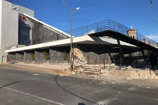 Choca contra el Museo de Arte de Nogales