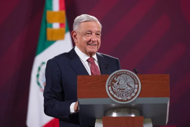 Pide AMLO mandar “al carajo” a quienes traten de comprar votos