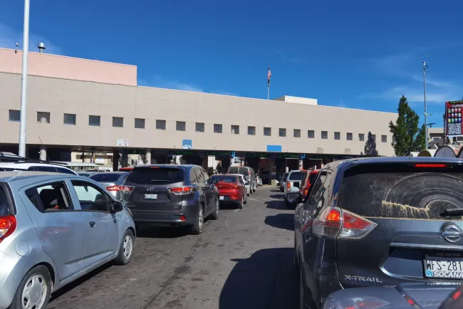 Aumentan llamados al 911 en fila hacia EU