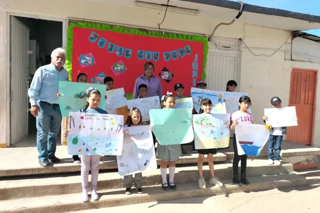 Visita diputado Armando Gutiérrez primaria en Las Torres