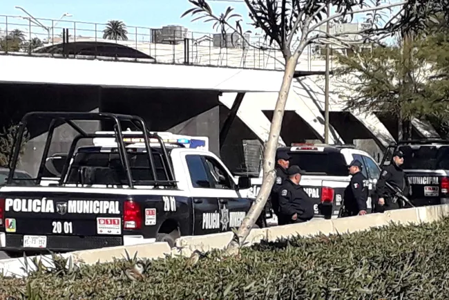 Lesionan a mujer que vendía gelatinas y huyen