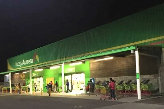 Despojan a mujer de su vehículo; la golpearon a cachazos