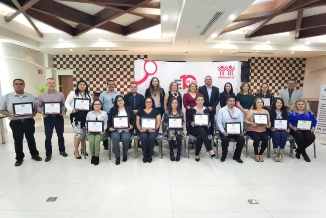 Reconoce Infonavit a empresas sonorenses