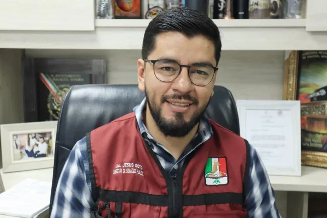 Dan mantenimiento a las rejillas pluviales