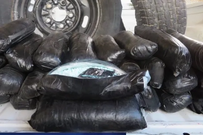 Decomisan droga que intentaban cruzar a EU