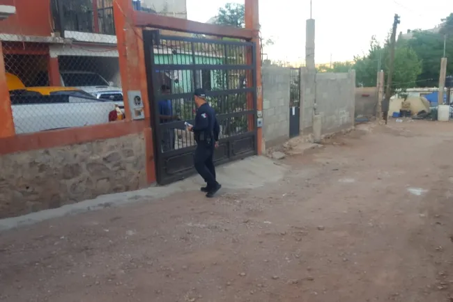 Recorren policías calles, buscan acercamiento con comunidad