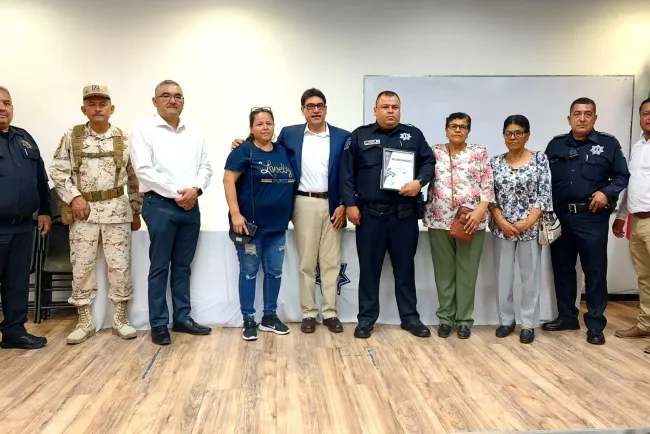 Reconocen a oficial Sauceda como Policía del mes en Nogales