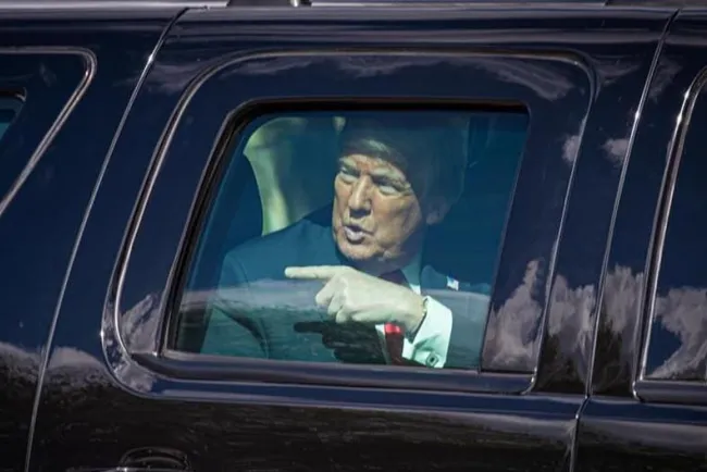 Liberan a Trump tras comparecer en Miami