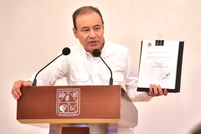 Firma gobernador publicación de Ley de Gobierno Digital