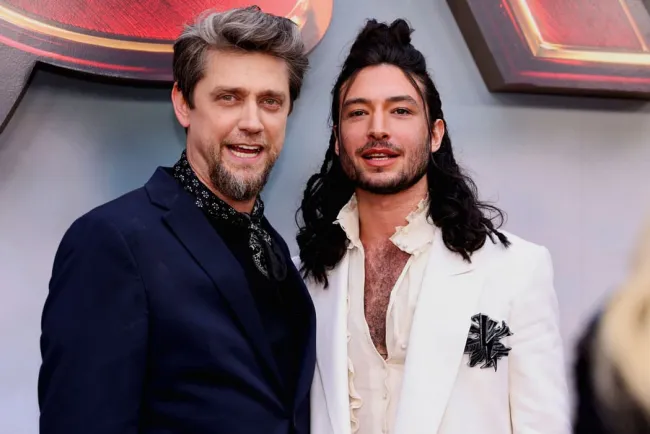 Ezra Miller reaparece en premier