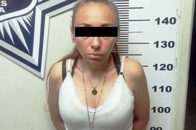 Detienen a mujer por hacer necesidades fisiológicas; traía droga