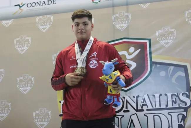 Estudiante del Cecytes se lleva oro