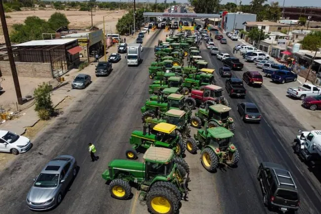 Señala AMLO intromisión de partido político en manifestaciones de productores