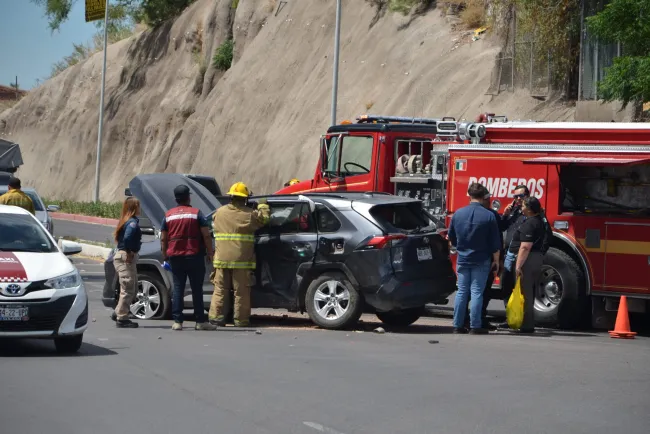 Tres lesionados en aparatoso choque