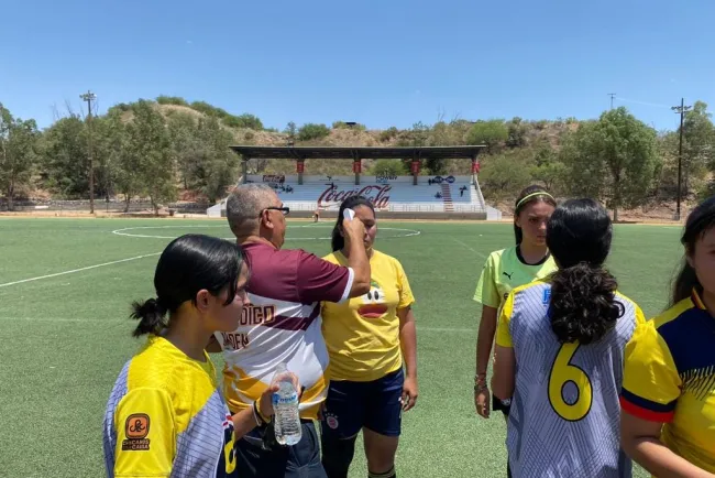 Atiende IMD golpes de calor en campos deportivos