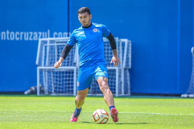 Pacta Castaño con Cruz Azul