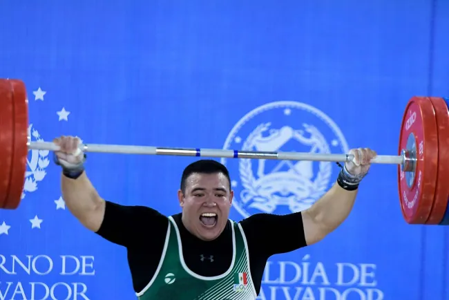 Alcanza oro Josué Medina