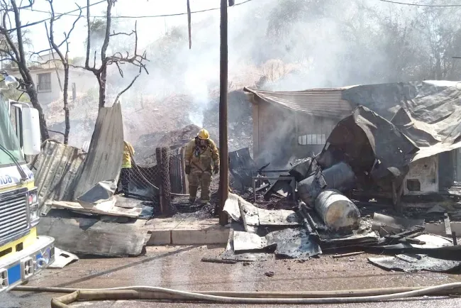 Sufren pérdidas totales domicilios por incendio