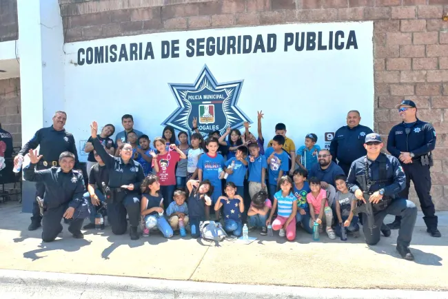 Visitan Niños y adolescentes a Seguridad Pública