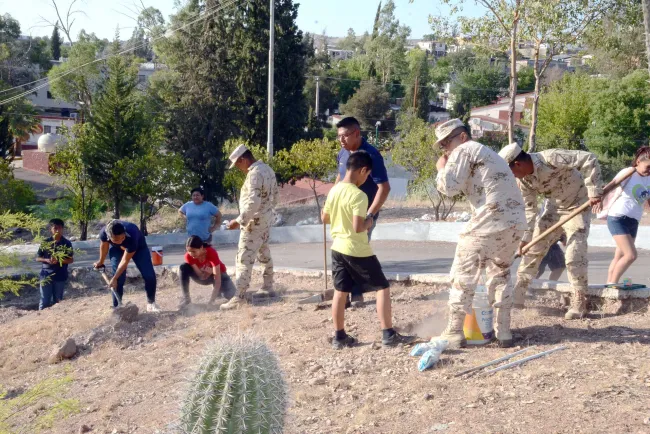 Integran a la niñez a campaña de reforestación