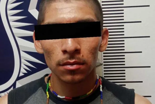 Sorprenden a ladrón dentro de vehículo