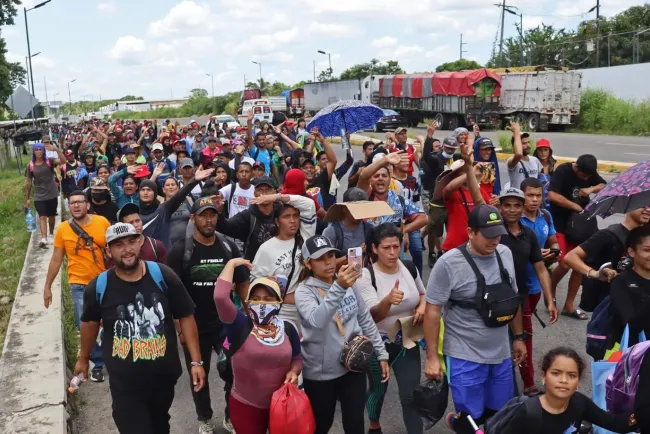 No a los muros, no a la militarización para frenar migrantes: AMLO