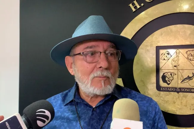 Buscan crear himno de la UES a 40 años de fundación