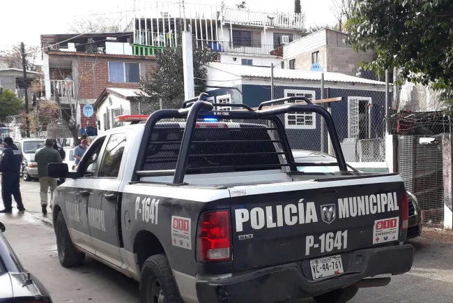 Roban y golpean a migrante