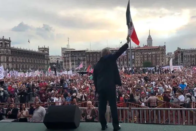 “¡Gracias, pueblo!”, AMLO agradece asistencia al Zócalo