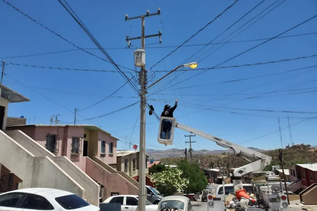 Intensifican labor en el alumbrado público