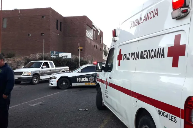 Atropella taxista a menor y se va persiguiendo a un perro