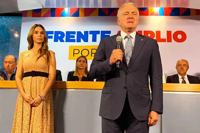 Se registra Santiago Creel como primer aspirante de la oposición