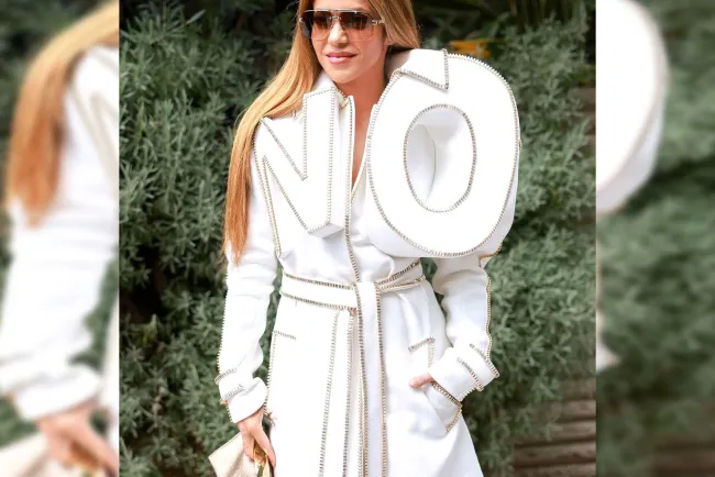 Impacta Shakira con espectacular vestido en Paris