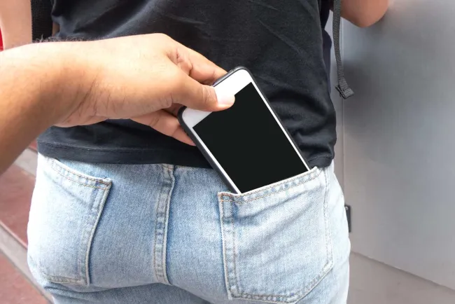 Denuncia mujer a ex pareja por robo de celular