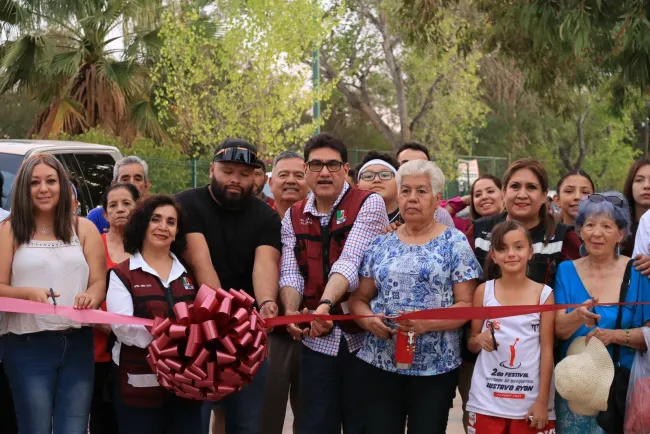 Entrega Alcalde pavimentación de Calle Nogal