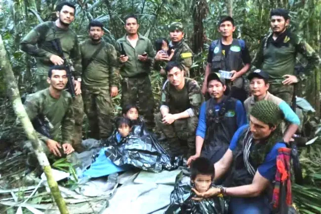 Salen del hospital niños que estuvieron 40 días perdidos en selva