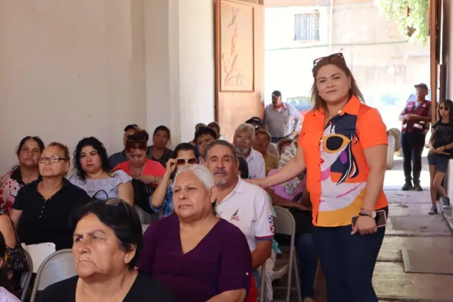 Ofrecen pláticas a adultos mayores