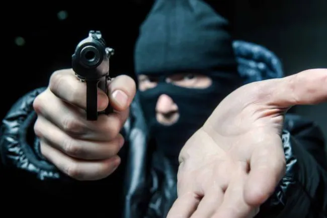 Asaltan gasera a mano armada