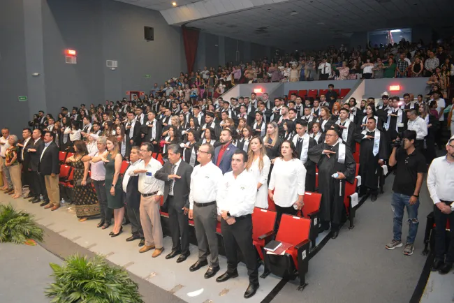 Gradúan 332 ingenieros y 42 licenciados de UTN