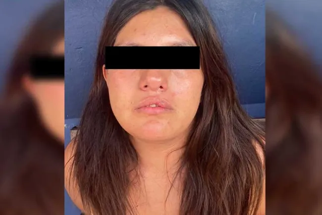 Agrede mujer a policía y es arrestada