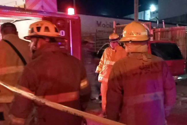 Pierde todo en incendio; vecino le prendió fuego a su casa