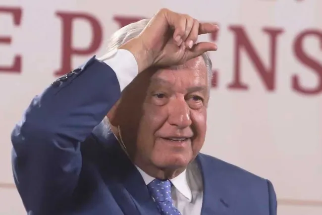 Notifica INE a AMLO sobre medidas cautelares, tras queja de Xóchitl Gálvez