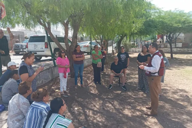 Atiende titular del Oomapas a residentes de Las Terrazas